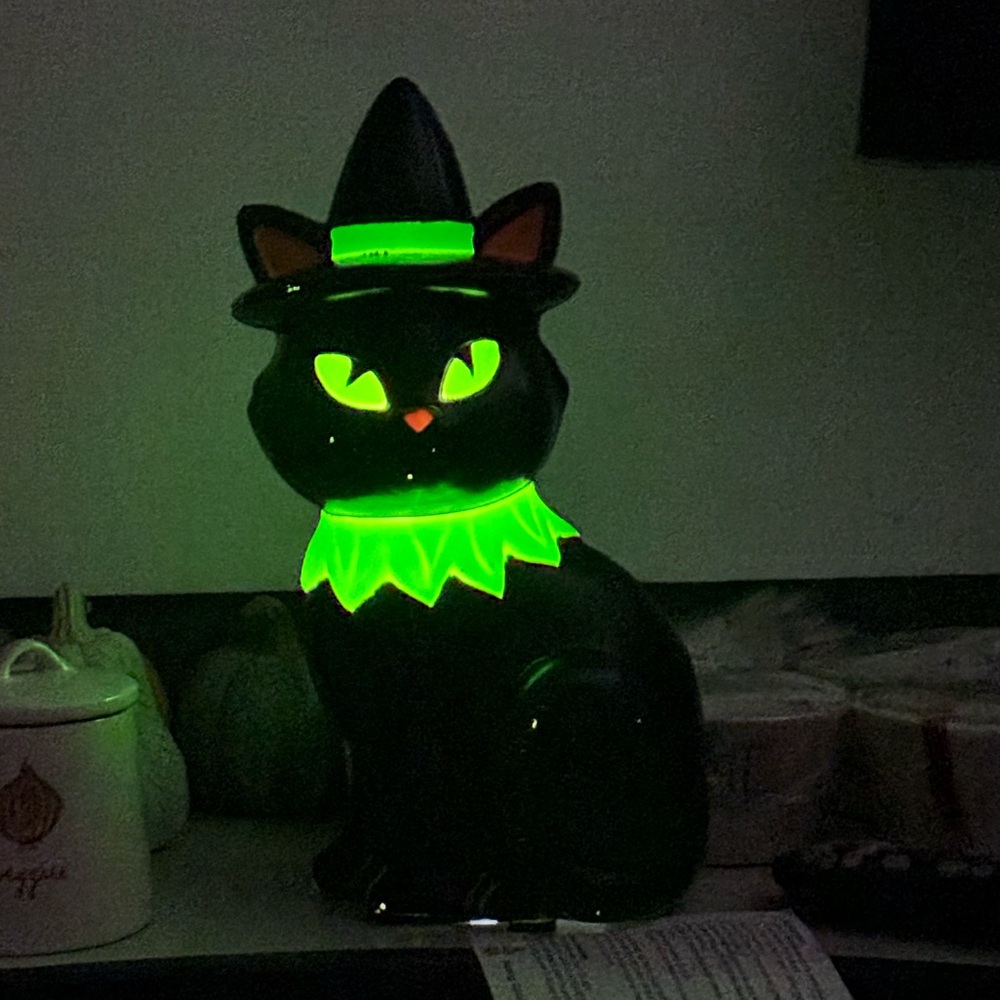 Halloween Blowmold Light up Cat - Picture 9 of 13